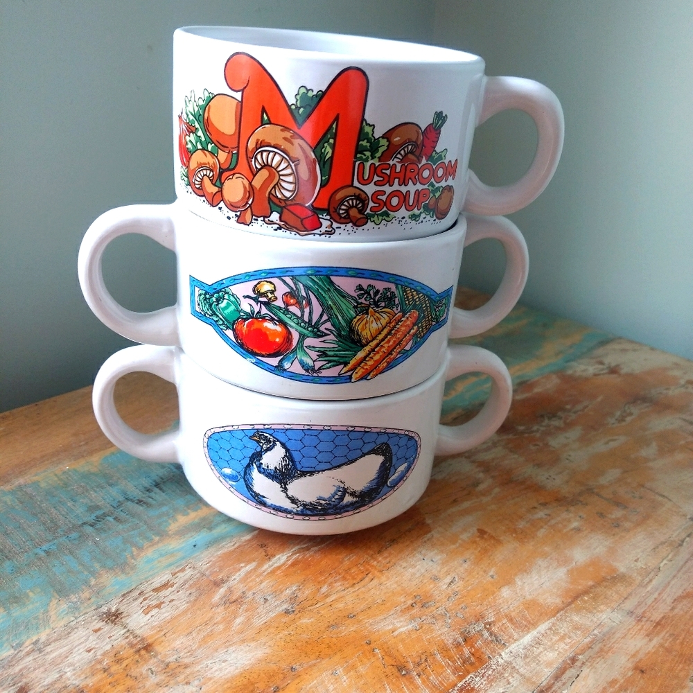Vintage soup bawl set